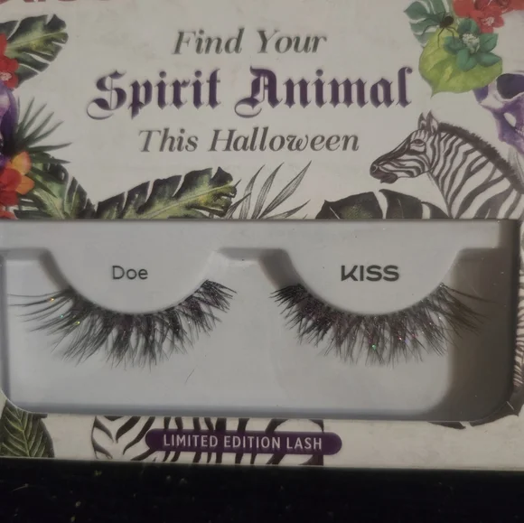 Kiss Lashes Glitter Sparkly - Picture 2 of 2